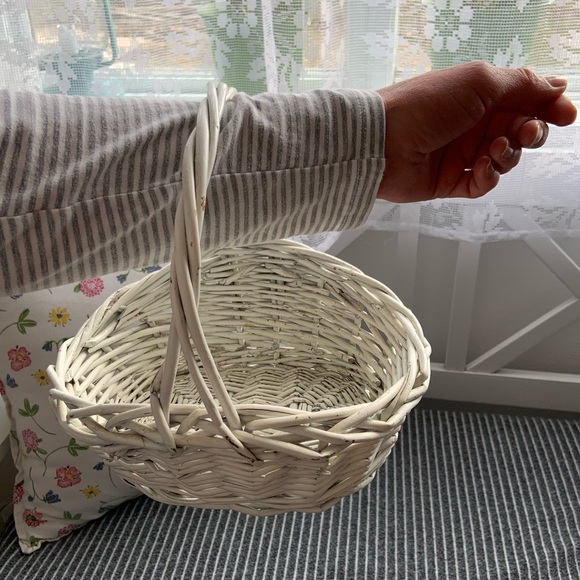 Vintage Basket / Home Decor Basket / Vintage White Basket / Old Fruit Basket. - Picture 11 of 17